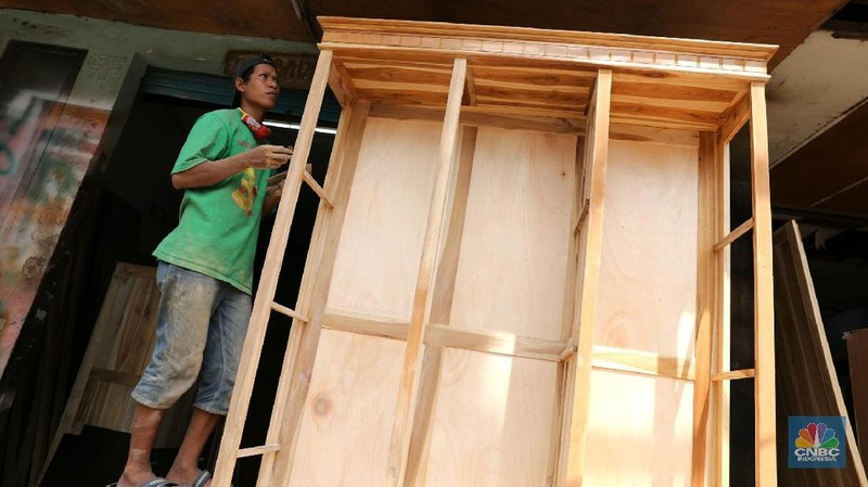 Himpunan Industri Mebel dan Kerajinan Indonesia (HIMKI) menargetkan industri mebel dapat tumbuh hingga 16% pada tahun ini.