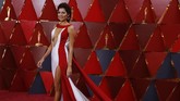 Blanca Blanco mungkin jadi artis paling seksi di Oscar 2018 dengan gaun Atria Couture yang juga didesain olehnya. Dalam gaunnya dia menggambarkan sebagai gaun yang melambangkan kesamaan, harapan baru, dan passion. Namun dengan gaun ini dia terlihat seperti atlet renang. (REUTERS/Carlo Allegri)