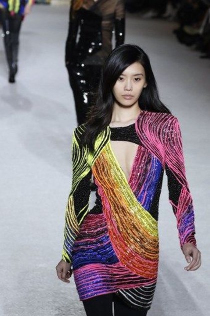 Balmain Rilis Koleksi Busana Terinspirasi Tren di Media Sosial Balmain Rilis Koleksi Busana Terinspirasi Tren di Media Sosial