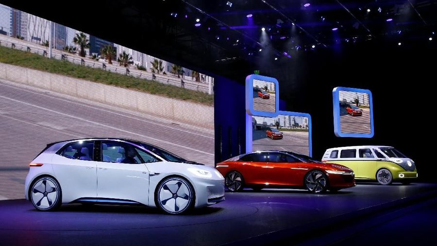 Apple teken kesepakatan dengan Volkswagen untuk mengubah beberapa mobil van T6 Transporter baru menjadi mobil antar-jemput tanpa sopir untuk karyawan.