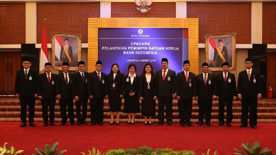 Gubernur Bank Indonesia (BI) Agus Martowardojo merombak susunan pejabat tinggi di bank sentral.