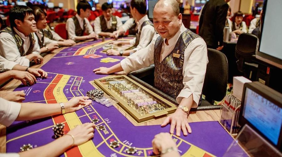 Dalam empat tahun terakhir, tiga orang terkaya sejagat dari bisnis judi dipegang oleh Sheldon Adelson, Lui Che Woo dan Pansy Ho.