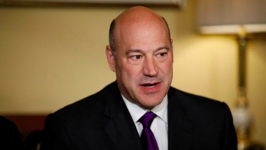 Mundurnya penasihat ekonomi Trump, Gary Cohn, membuat investor khawatir politisi yang mendukung kebijakan dagang protektif akan makin kuat di pemerintahan AS.