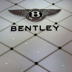 Mobil Mewah Bentley Continental Dilelang Rp1 M, Berminat?