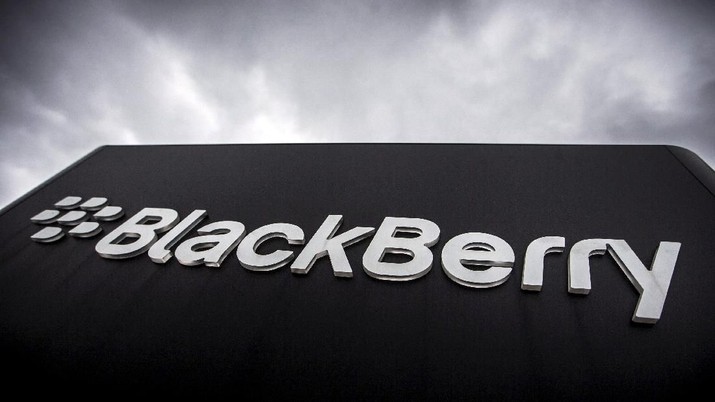 FILE PHOTO - A Blackberry sign is seen in front of their offices on the day of their annual general meeting for shareholders in Waterloo, Canada in this June 23, 2015.    REUTERS/Mark Blinch/File photo