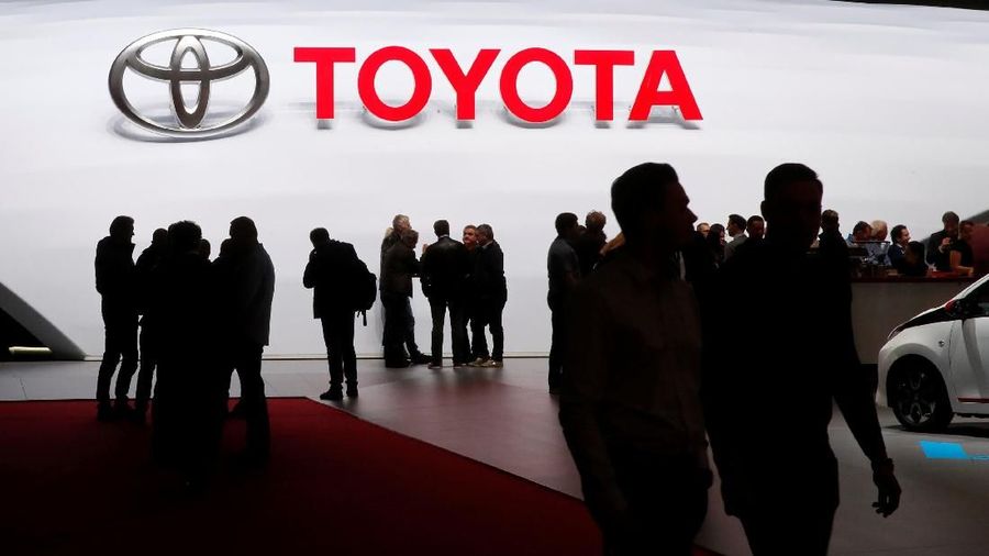 Visitors look at car models on the Toyota stand during the 88th Geneva International Motor Show in Geneva, Switzerland, March 7, 2018. REUTERS/Denis Balibouse