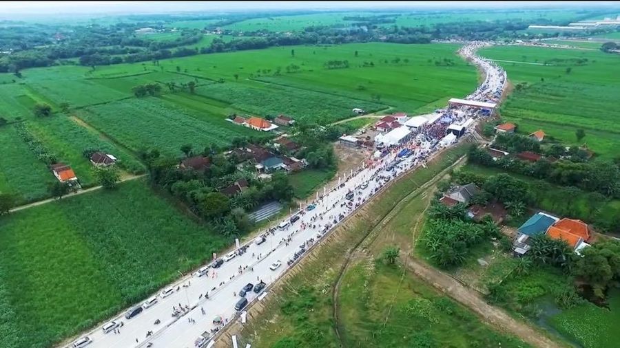 Swasta mengerjakan 45% proyek infrastruktur yang dikerjakan 140.000 kontraktor. Sementara 8 kontraktor BUMN karya mengerjakan 55% proyek infrastruktur.