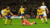 Ketangguhan lini pertahanan Juventus akhirnya membuat Tottenham Hotspur kalah 1-2. Permainan apik Gianluigi Buffon, Giorgio Chiellini, dan Andrea Barzagli di lini belakang membuat Tottenham frustrasi. (REUTERS/Dylan Martinez)