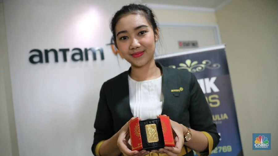 Antam juga menawarkan emas batik dan emas tematik serta menampilkan harga hariannya di situs yang sama.