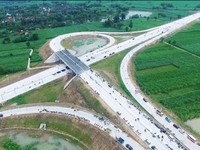 Jokowi Perintahkan Tarif Jalan Tol Turun