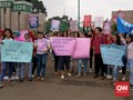 Perempuan Berparade Perjuangkan Hak dari DPR Hingga Istana