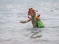 FOTO: Mengharap Berkah dan Selamat di Laut China Selatan