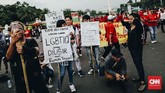 Aksi peringatan Hari Perempuan Internasional ini juga menggaungkan solidaritas terhadap kelompok Lesbian, Gay, Biseksual, dan Transgender (LGBT) yang kerap mengalami diskriminasi.