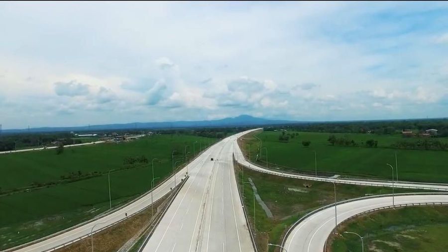 Dalam Rp 5 triliun untuk membiayai tiga ruas tol Trans Jawa.
