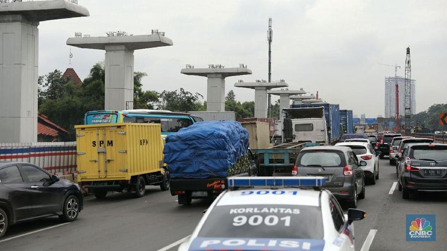 PT. Jasa Marga (Persero) Tbk menyatakan penurunan tarif tol hanya berlaku untuk kendaraan golongan 3. Sementara untuk kendaraan golongan 1 dan 2 tidak berubah.