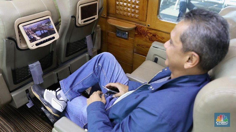 Kereta Api ini disediakan bagi penumpang yang ingin menaiki kereta wisata Bandung-Jakarta dan sebaliknya tanpa harus menyewa kursi dalam jumlah yang banyak.