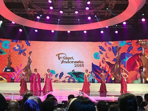 Bak Burung Merak, 6 Besar Puteri Indonesia 2018 Elegan Bergaun Tenun Garut Bak Burung Merak, 6 Besar Puteri Indonesia 2018 Elegan Bergaun Tenun Garut