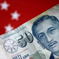 Dolar Singapura Menguat, Bank Kembali Jual di Atas Rp 10.700