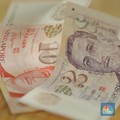 Rupiah Melemah, Bank Jual Dolar Singapura Sampai Rp 10.600