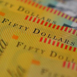 Defisit Terus, Rupiah Makin Tertekan di Hadapan AUD