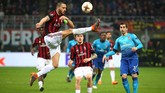 Pertandingan AC Milan vs Arsenal berlangsung menarik. Kedua tim sama-sama menampilkan permainan menyerang. (REUTERS/Alessandro Bianchi)