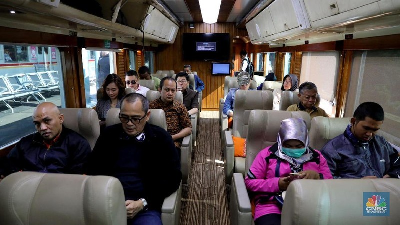 Kereta Api ini disediakan bagi penumpang yang ingin menaiki kereta wisata Bandung-Jakarta dan sebaliknya tanpa harus menyewa kursi dalam jumlah yang banyak.