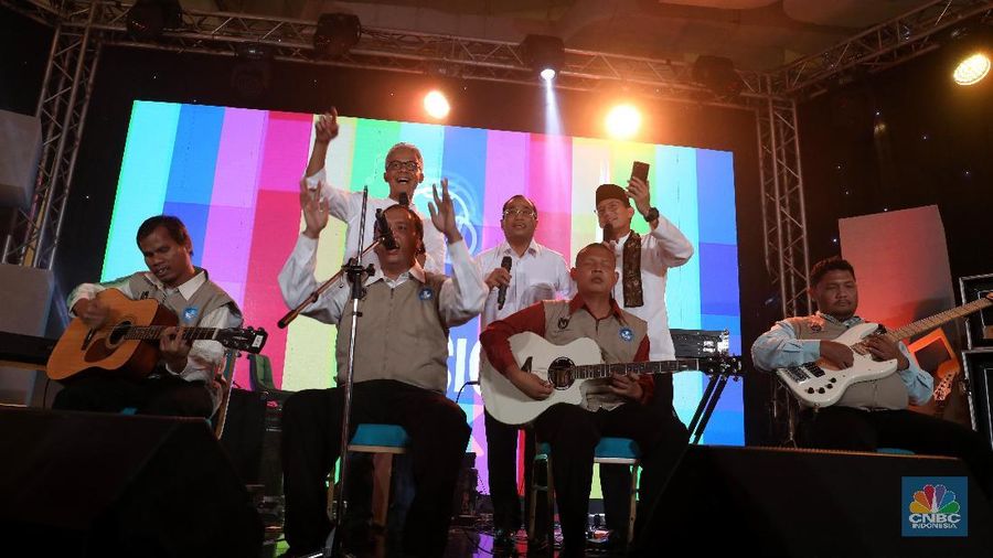 Ekspresi pejabat negara dalam merayakan hari musik.