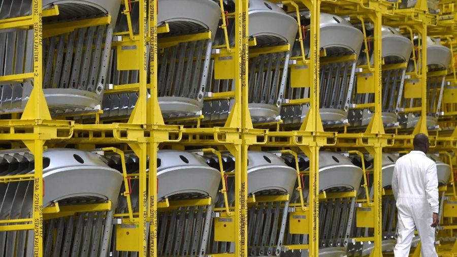 Teknologi robot meringankan pekerjan dan juga menghemat waktu erutama dalam melakukan tugas-tugas yang cukup berat