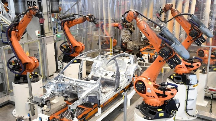 Bukan Menakuti! Robotisasi Terjadi di RI, Ancaman PHK Menanti Buruh mulai gundah dengan adanya robotisasi di industri.