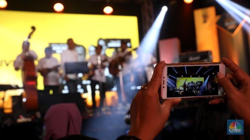 Ekspresi pejabat negara dalam merayakan hari musik.