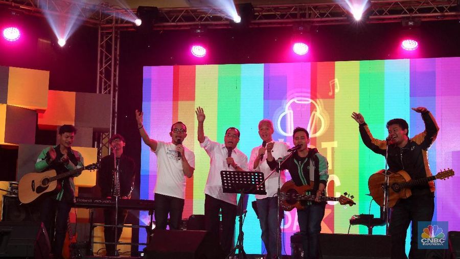 Ekspresi pejabat negara dalam merayakan hari musik.
