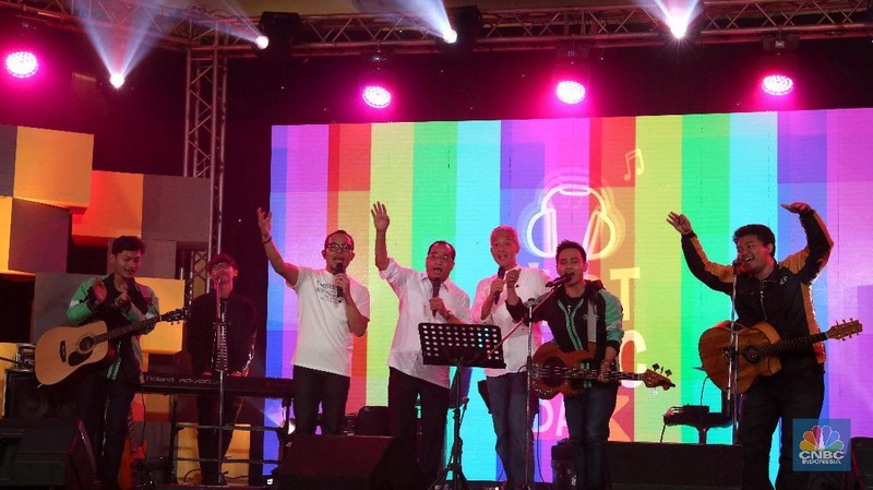 Ekspresi pejabat negara dalam merayakan hari musik.