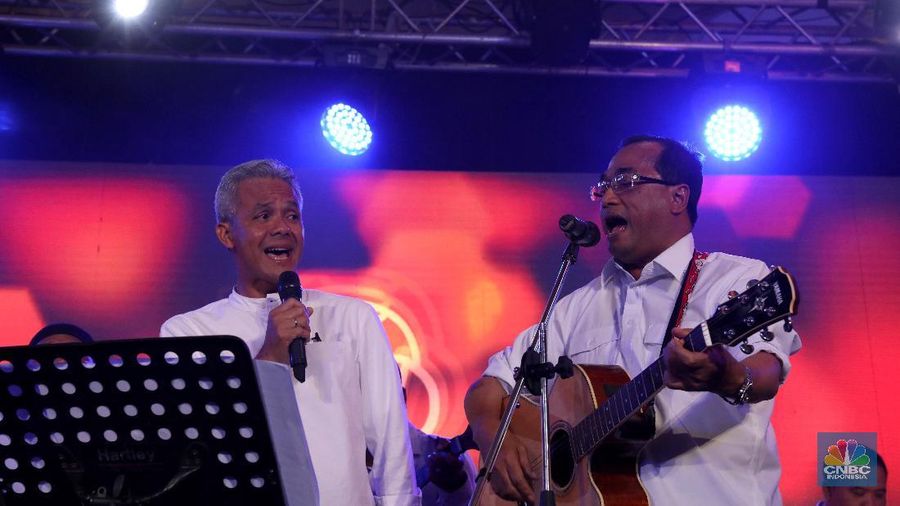 Ekspresi pejabat negara dalam merayakan hari musik.