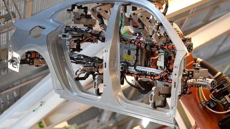 Teknologi robot meringankan pekerjan dan juga menghemat waktu erutama dalam melakukan tugas-tugas yang cukup berat