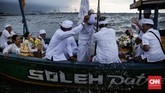 Dalam kepercayaan Hindu, sumber air seperti danau juga laut dianggap sebagai air kehidupan atau tirta amerta. (CNN Indonesia/ Hesti Rika)