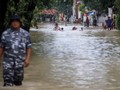 VIDEO: Banjir Cirebon, Warga Mengungsi ke Jalanan
