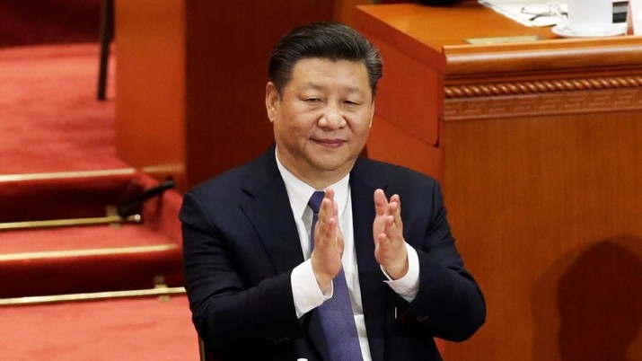 Chinese President Xi Jinping applauds after the parliament passed a constitutional amendment lifting presidential term limits, at the third plenary session of the National People's Congress (NPC) at the Great Hall of the People in Beijing, China March 11, 2018.  REUTERS/Jason Lee