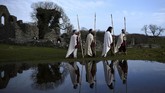 Kala itu, pada 432 Masehi, ia datang kembali ke Irlandia dengan niat mengotbahkan ilmu agamanya ke penduduk Irlandia yang masih beragama pagan. (REUTERS/Clodagh Kilcoyne)