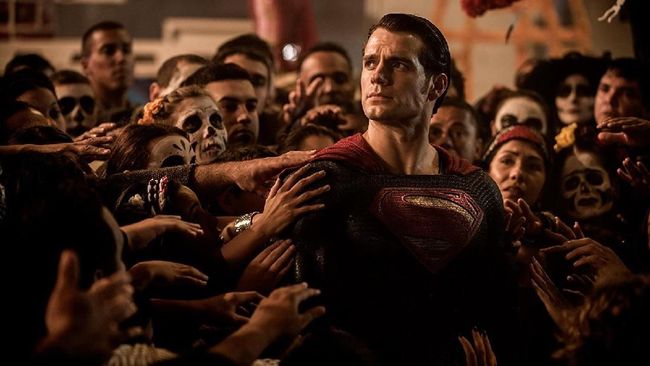 Henry Cavill Dikabarkan Tak Lagi Bintangi Superman