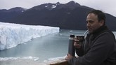Los Glaciares berada di dalam kawasan Taman Nasional Los Glaciares. Setiap hari ada saja turis yang datang, namun pemandangan di sini bisa dibilang