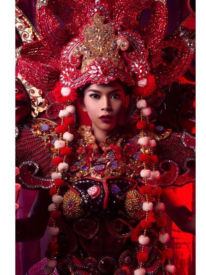 Transgender Indonesia Menang Kostum Terbaik di Miss International Queen Transgender Indonesia Menang Kostum Terbaik di Miss International Queen