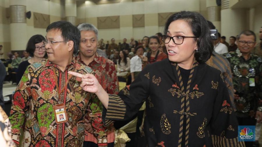 Menteri Keuangan Sri Mulyani Indrawati angkat bicara mengenai keputusan pemerintah yang makin 'gemar' melakukan intervensi. Ia menolak sebagai langkah mundur