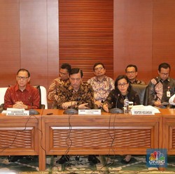 Keuangan Seret, Sri Mulyani Tak Biarkan Pertamina Jatuh