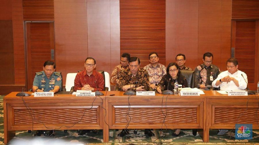 Kementerian Keuangan menegaskan tak akan membiarkan Pertamina jatuh dan merugi.
