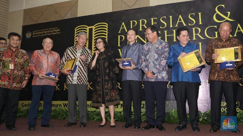 Menteri Keuangan Sri Mulyani Indrawati memberikan penghargaan dan apresiasi kepada 31 wajib pajak besar