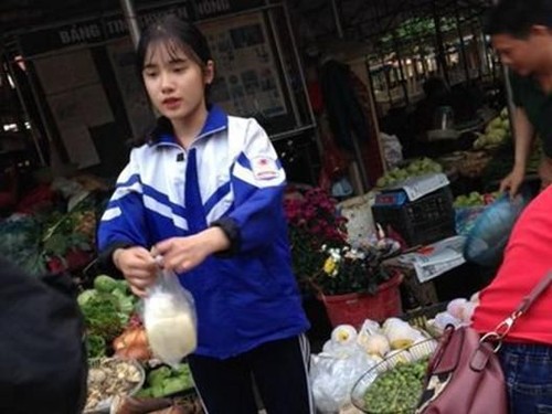 Viral, Siswa SMA Cantik yang Bantu Ibunya Jualan Tahu di Pasar Viral, Siswa SMA Cantik yang Bantu Ibunya Jualan Tahu di Pasar