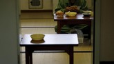 Mereka juga mengalami kesulitan untuk menyuap dan menelan makanan. Sebagian besar dari mereka boleh tidur atau bekerja ringan dari dalam sel. (REUTERS/Toru Hanai)