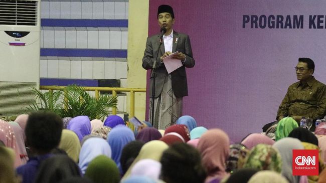 Bagi-bagi Sertifikat Jokowi, Antara Pengibulan dan Misi Suci