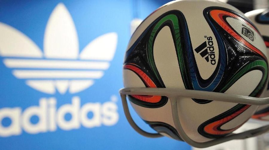 Adidas lakukan buyback saham untuk menenangkan investor yang marah melihat kinerja keuangan Adidas yang tak sesuai harapan.