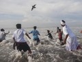 FOTO: Melasti Awali Nyepi di Bali